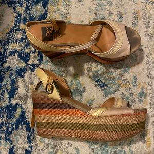Platform wedge. Multi color. Size 6.5